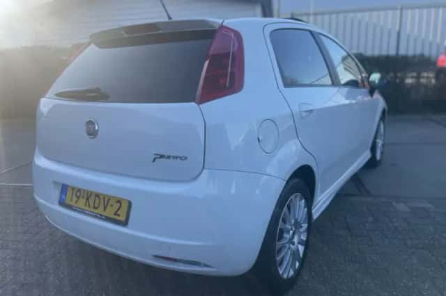 Fiat Grande Punto (2009) thumbnail 5