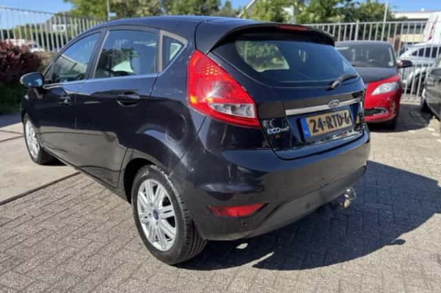 Ford Fiesta (2011) thumbnail 5