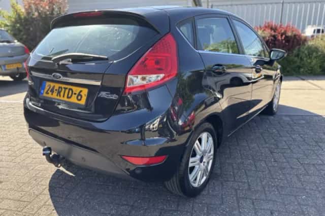 Ford Fiesta (2011) thumbnail 6