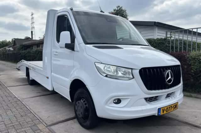 Mercedes-Benz Sprinter (2018) thumbnail 2