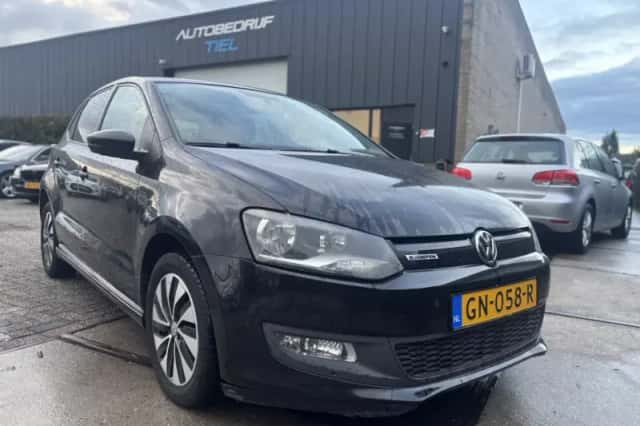 Volkswagen Polo (2015) thumbnail 2