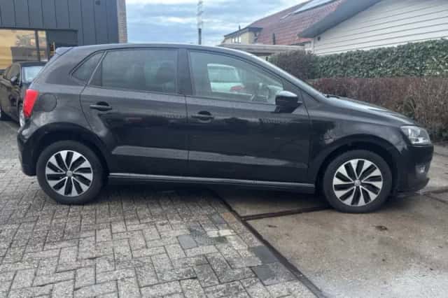 Volkswagen Polo (2015) thumbnail 3