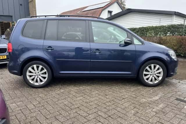 Volkswagen Touran (2014) thumbnail 4