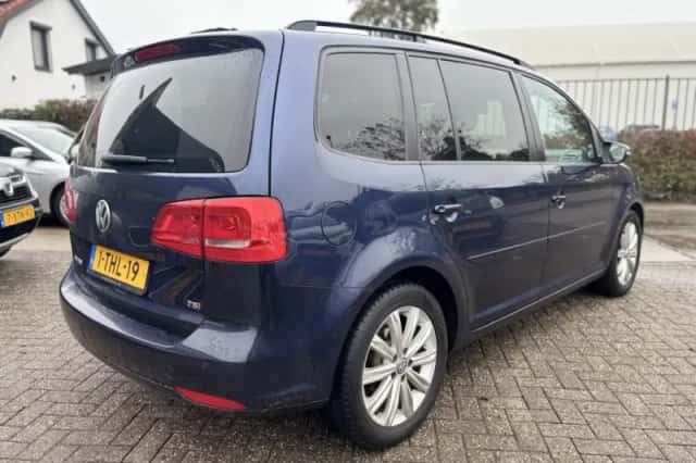 Volkswagen Touran (2014) thumbnail 5