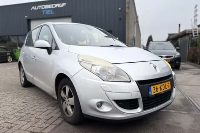 Renault Scénic (2009) thumbnail 2