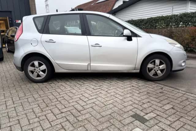 Renault Scénic (2009) thumbnail 3