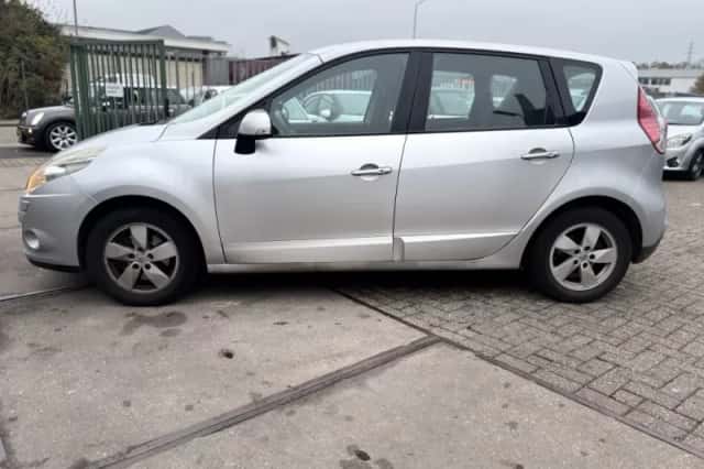 Renault Scénic (2009) thumbnail 4