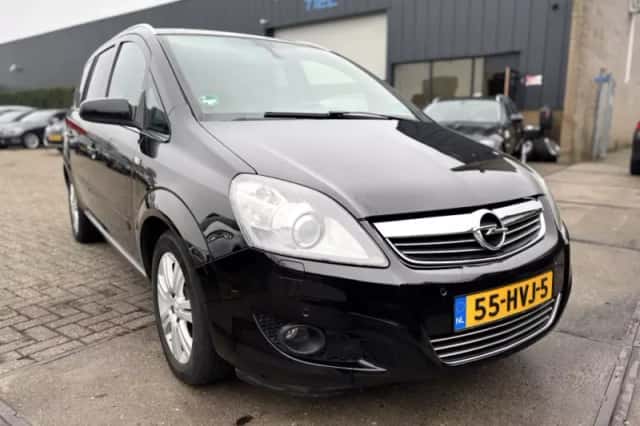 Opel Zafira (2009) thumbnail 2