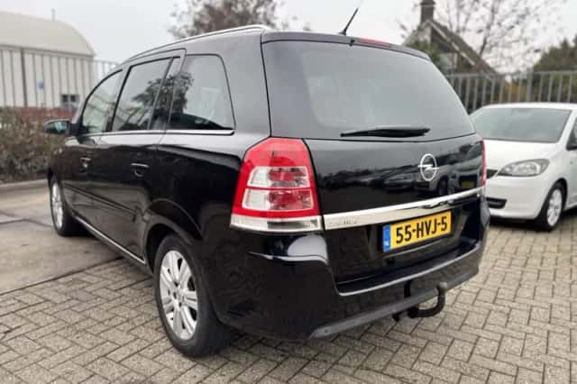 Opel Zafira (2009) thumbnail 5