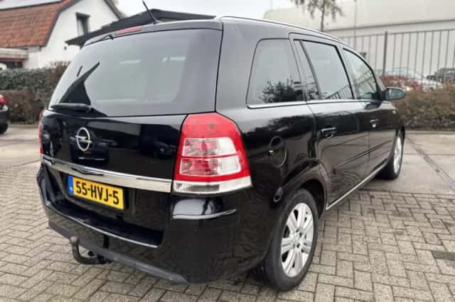 Opel Zafira (2009) thumbnail 6