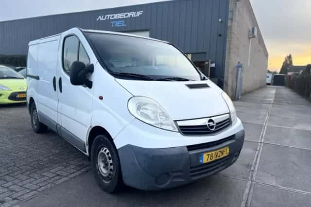 Opel Vivaro (2009) thumbnail 2