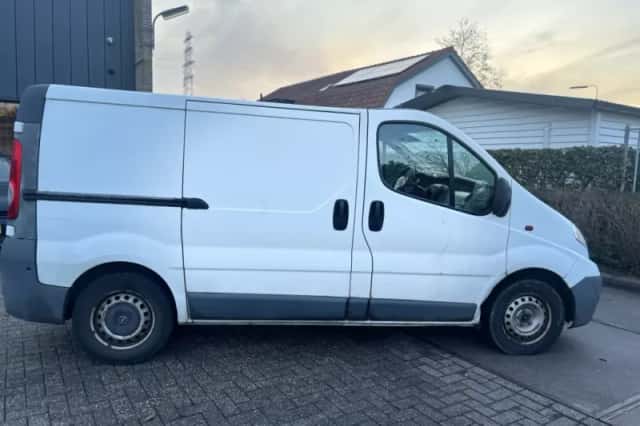 Opel Vivaro (2009) thumbnail 3