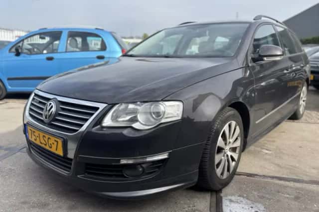 Volkswagen Passat (2010) thumbnail 1