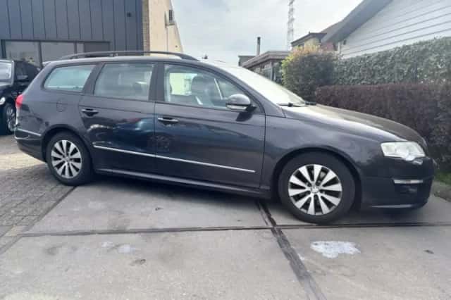 Volkswagen Passat (2010) thumbnail 4