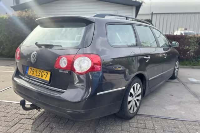 Volkswagen Passat (2010) thumbnail 5
