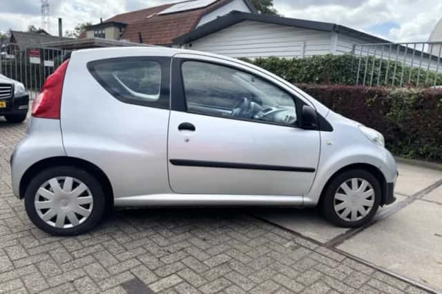 Peugeot 107 (2007) thumbnail 3