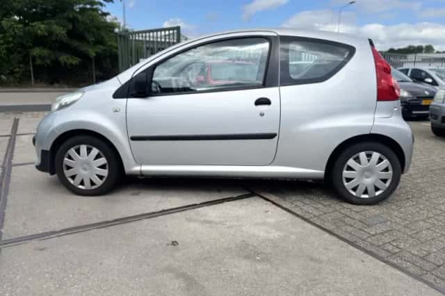 Peugeot 107 (2007) thumbnail 4