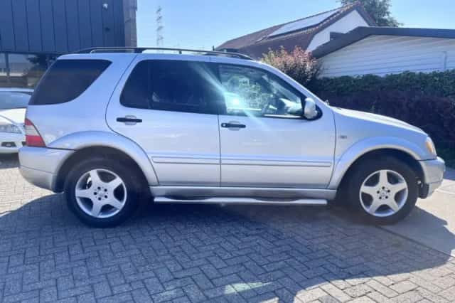 Mercedes-Benz ML-Klasse (2000) thumbnail 3