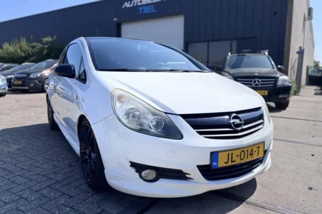 Opel Corsa (2009) thumbnail 2
