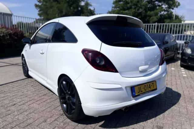 Opel Corsa (2009) thumbnail 5
