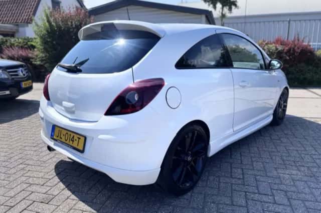 Opel Corsa (2009) thumbnail 6