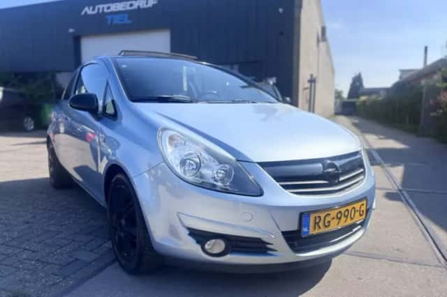 Opel Corsa (2009) thumbnail 2