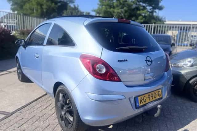 Opel Corsa (2009) thumbnail 5