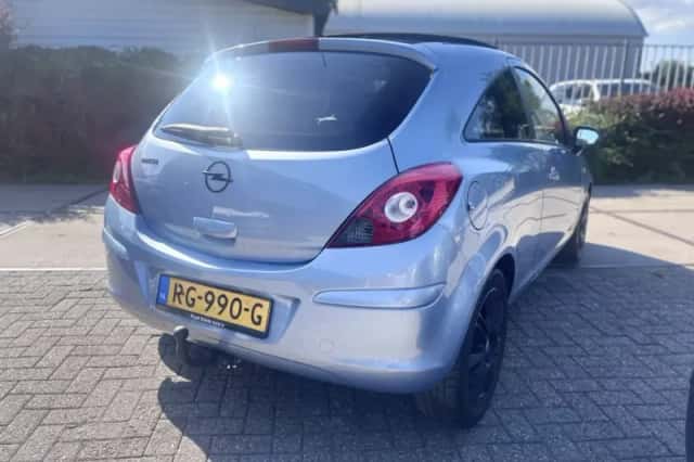 Opel Corsa (2009) thumbnail 6