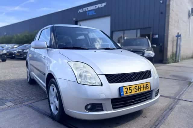 Suzuki Swift (2006) thumbnail 2
