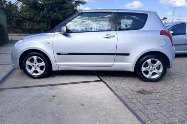 Suzuki Swift (2006) thumbnail 4