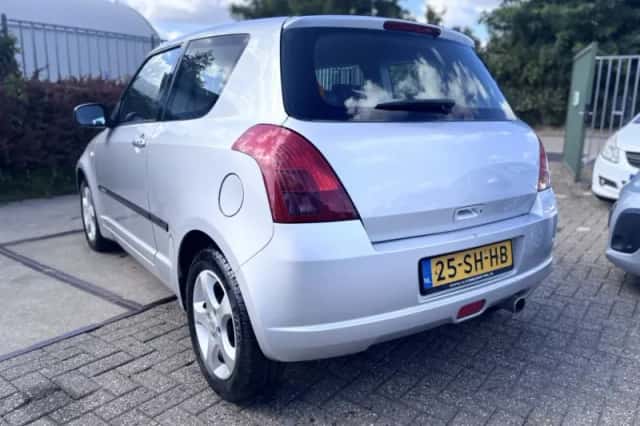 Suzuki Swift (2006) thumbnail 5