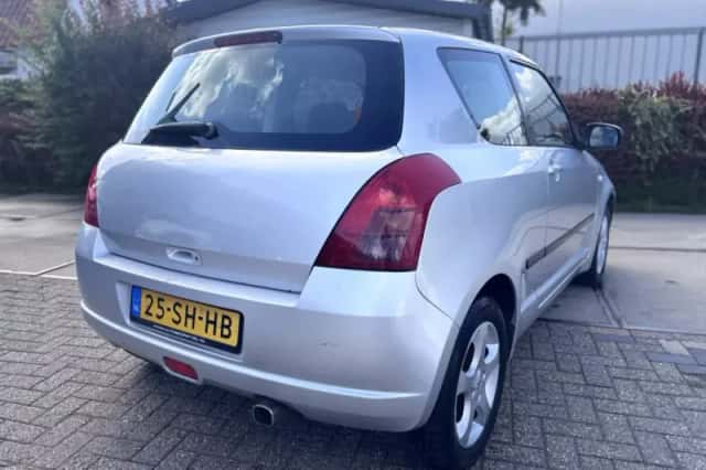 Suzuki Swift (2006) thumbnail 6