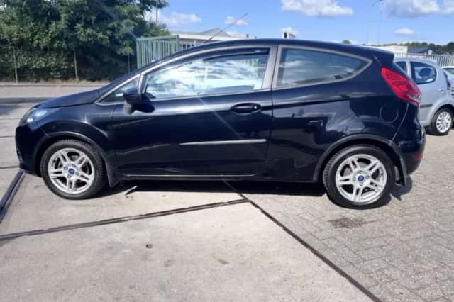 Ford Fiesta (2011) thumbnail 4