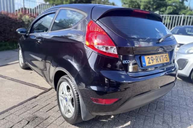 Ford Fiesta (2011) thumbnail 5