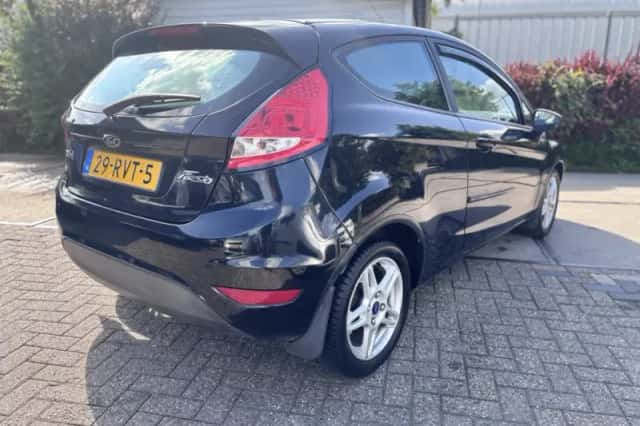 Ford Fiesta (2011) thumbnail 6