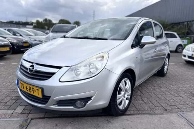 Opel Corsa (2010) thumbnail 1