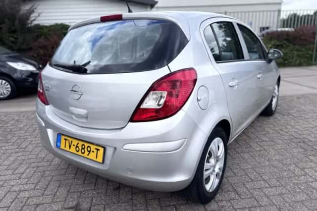 Opel Corsa (2010) thumbnail 5