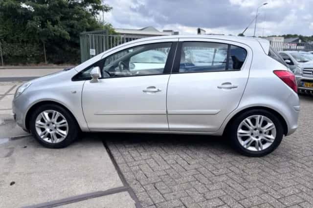 Opel Corsa (2007) thumbnail 3