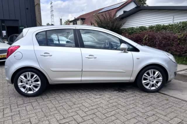 Opel Corsa (2007) thumbnail 4