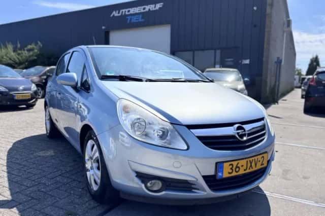 Opel Corsa (2009) thumbnail 2