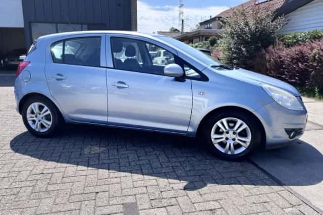 Opel Corsa (2009) thumbnail 4