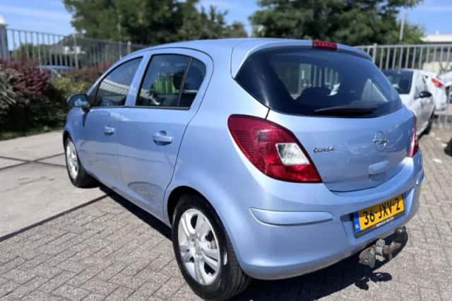 Opel Corsa (2009) thumbnail 5