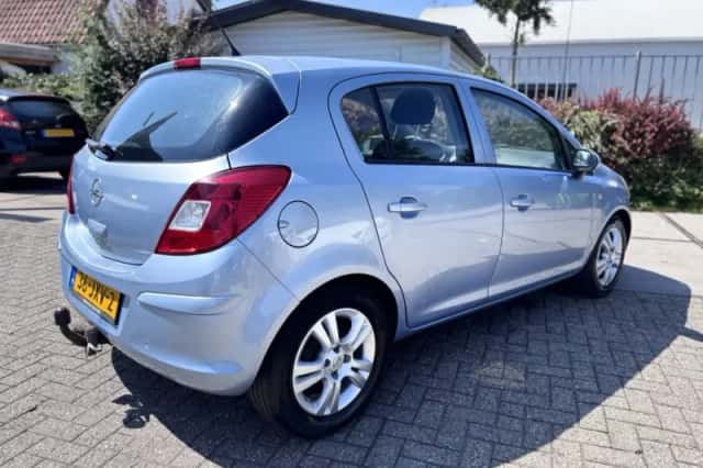 Opel Corsa (2009) thumbnail 6