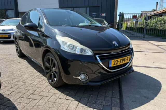 Peugeot 208 (2012) thumbnail 2