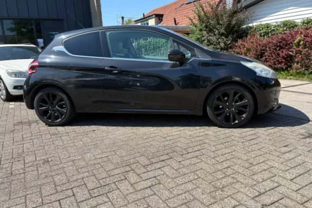 Peugeot 208 (2012) thumbnail 3