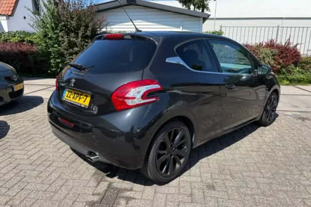 Peugeot 208 (2012) thumbnail 4