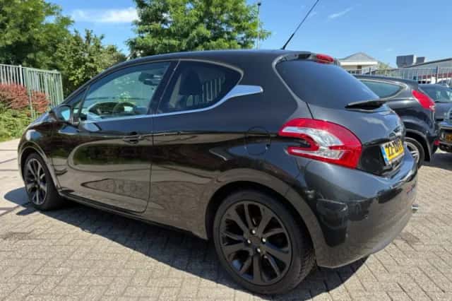 Peugeot 208 (2012) thumbnail 5