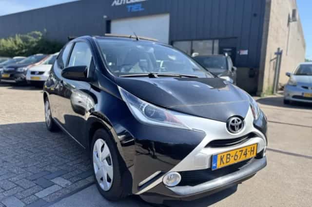 Toyota Aygo (2016) thumbnail 2