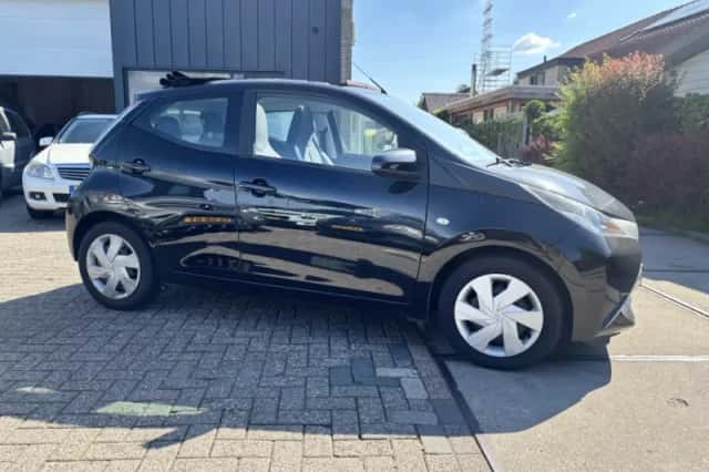 Toyota Aygo (2016) thumbnail 3