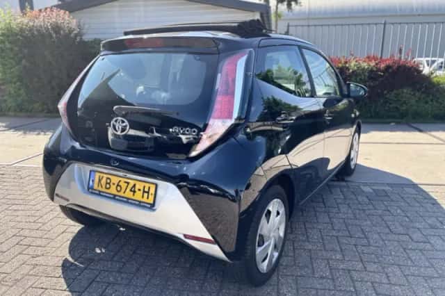 Toyota Aygo (2016) thumbnail 5